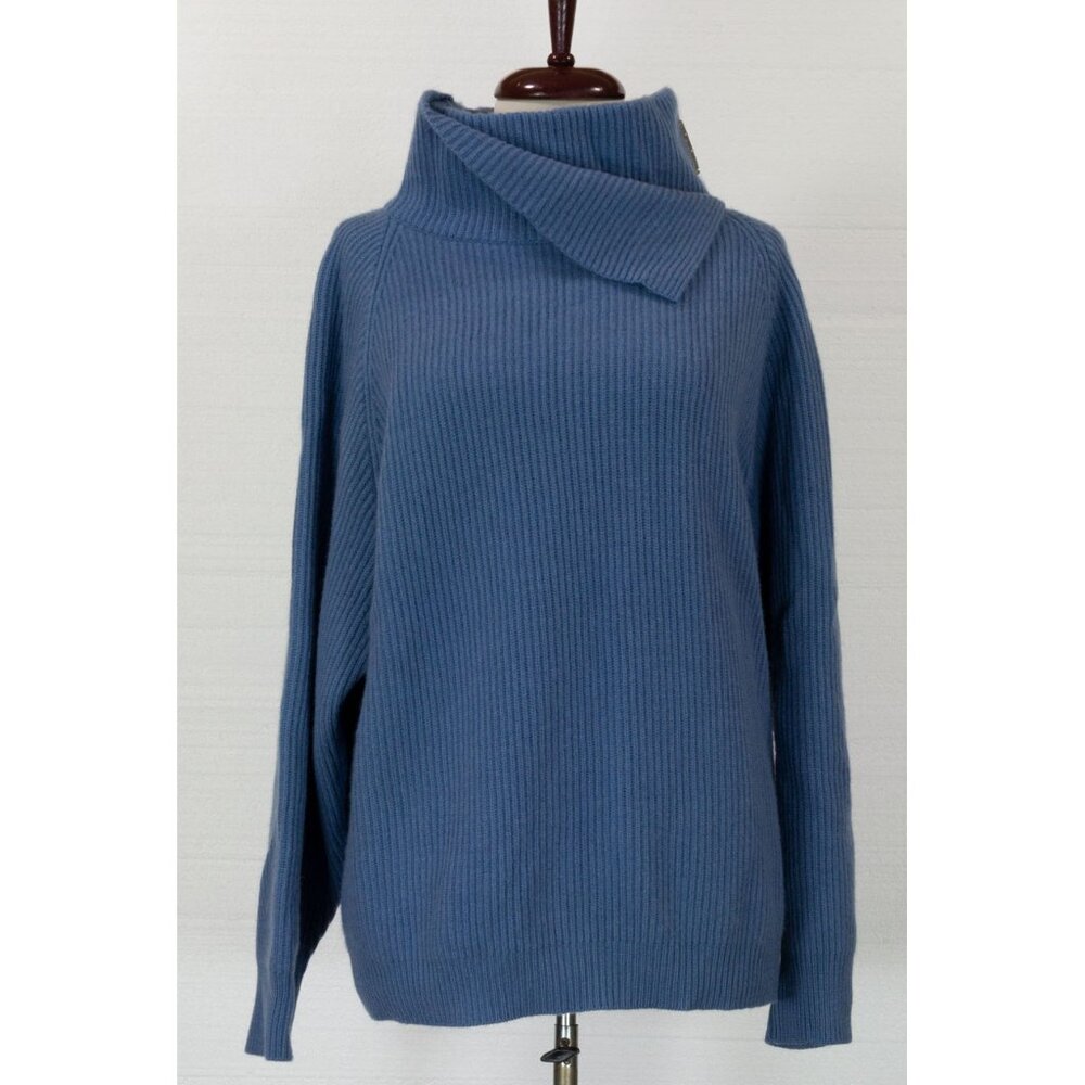 $3290 BRUNELLO CUCINELLI 100% CASHMERE BLUE TURTLENECK WITH FLAP & MONILI DETAIL